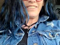 Je suis une jolie brune aux cheveux longs, les yeux verts. Je suis très coquine, venez passer un moment très HOT avec moi, vous ne pourrez plus vous en passer.