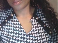 Ik ben een exotische, prachtige Caribische dame met een ongekende passie voor het leven en alles wat erbij komt kijken. Mijn warme uitstraling en sensuele energie zullen je direct betoveren, en ik ben hier om je mee te nemen op een reis van verleiding en plezier.Ben jij op zoek naar een hete, verleidelijke ervaring die je niet snel zult vergeten? Kom dan bij mij, de Caribische stoute dame die weet wat ze doet. Ik combineer de passie van de tropen met een ondeugende flair die jou gegarandeerd in vuur en vlam zal zetten.Met mijn exotische charme, speelse houding en avontuurlijke geest neem ik je mee naar een wereld van plezier en opwinding. Of je nu hebt in een flirterige chat, een uitdagend spel of iets dat je grenzen opzoekt, ik ben hier om jouw verlangens te vervullen.Dus, waar wacht je nog op? Kom bij mij en ontdek de magie van de Cariben, direct vanuit de privacy van jouw scherm. Ik ben klaar om je te verrassen, te prikkelen en je te laten verlangen naar meer. Durf jij het aan?