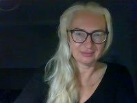 I’m a girl who balances calmness with a touch of playfulness. I enjoy feeling the rhythm of life, catching small moments and turning them into an atmosphere you want to stay in. I appreciate honesty, sincerity, and easy communication—it