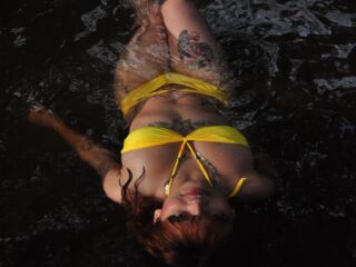 rubber fetish webcam girl MelissaGirat