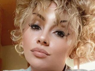 shaved pussy webcam AlexisGray