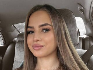 chat with cam AliceCire