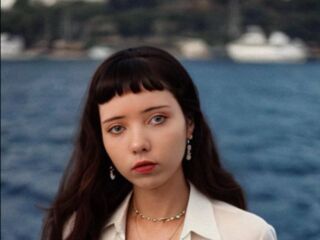 cam girl playing with sextoy AmityBendall