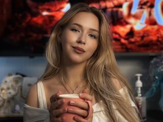 cam girl showing tits AraCapell