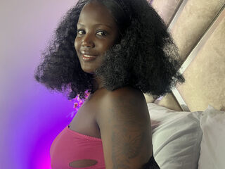 cam girl playing with dildo BellaFlame