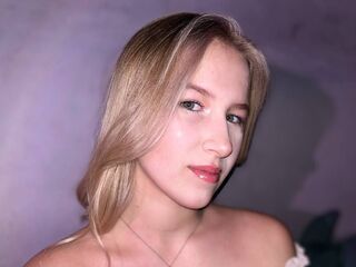 nude webcam BettyKirsy