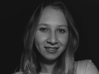 cam girl spreading pussy BlanchTrotz