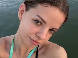 cam girl playing with vibrator BonnySeto