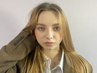 webcam babe ChariseKuhnke