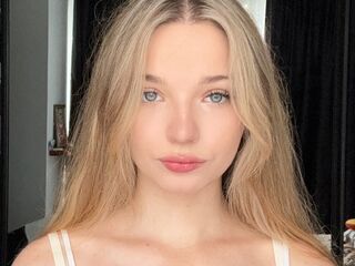 camgirl masturbating with sextoy CleliaGoel