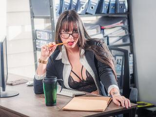 naked camgirl masturbating with vibrator CloeVergara