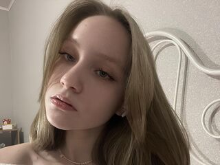 camwhore masturbating with vibrator CutieKit