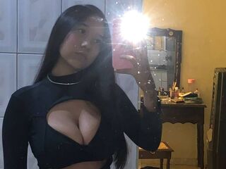 camgirl masturbating with dildo DebbieHill