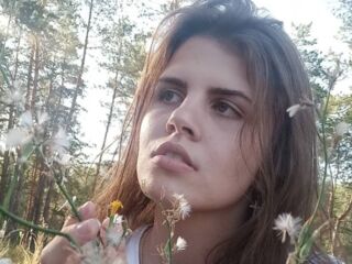 nude gamgirl DelfinaSteedley