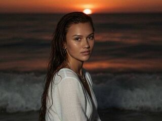 naughty cam girl masturbating with dildo DelilahCoryea