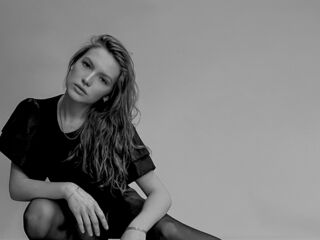 chat with cam DianaBum