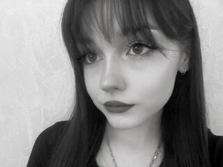 cam whore EvelynnCaillouet