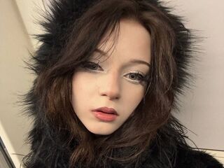 girl showing tits FaeGosse