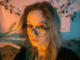 cam girl showing pussy FloraMuse