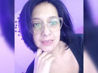 topless webcam girl IsisDorada