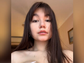 camslut showing tits JuliaCutee