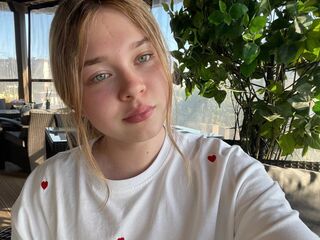 naked cam girl masturbating KendallHennig