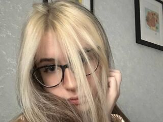 cam girl playing with vibrator KiraRihand
