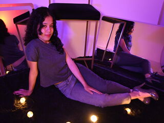 camgirl playing with sex toy KyaraLux