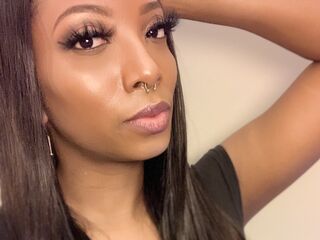 hot cam girl masturbating with vibrator LaylaAriana
