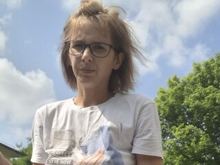 camgirl playing with sextoy LettyGeo