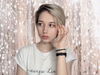 nude camgirl picture LinetteHackworth