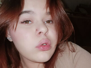 naked girl with webcam masturbating with dildo LissaTerry