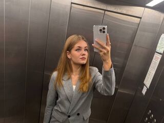 live webcam performer LizzieIacovino