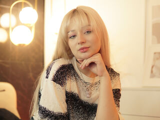 webcam girl LolaNewton