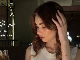 camgirl chat room LuxeLina