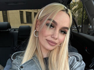 naked camgirl photo LynGriscom