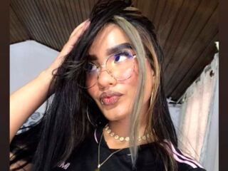camgirl playing with vibrator MadissonVerdez