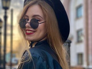 chat room live web cam MaiaOshman