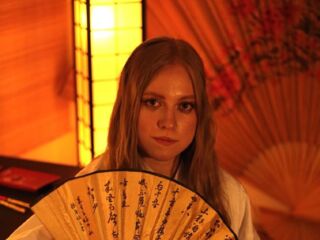 naughty camgirl MandiKressierer