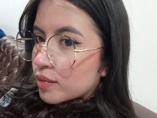 naked camgirl masturbating MeliBee