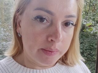 naughty cam girl fingering pussy MiaBloomie