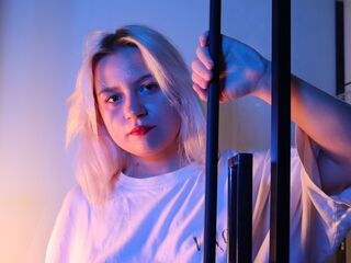 cam girl chatroom MicheleColeman