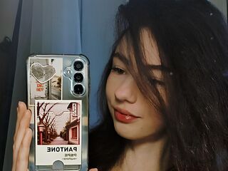 naked girl with webcam masturbating with sextoy MitziBreech