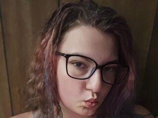 camgirl masturbating with vibrator QueenVivienne