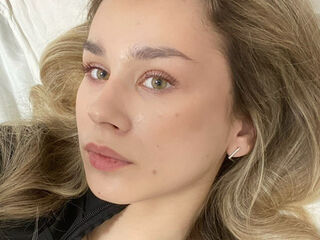 camgirl RoxanePoire