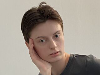 cam girl playing with sextoy RufinaTavolario