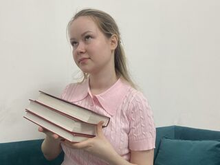 naughty cam girl fingering shaved pussy SandieSpataro