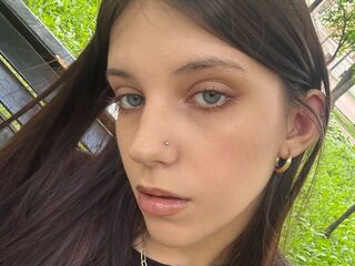 camgirl playing with sex toy SaritaHowick