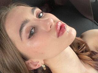 naked camgirl masturbating with dildo SilviaCoey