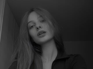 girl topless SnoopikSun